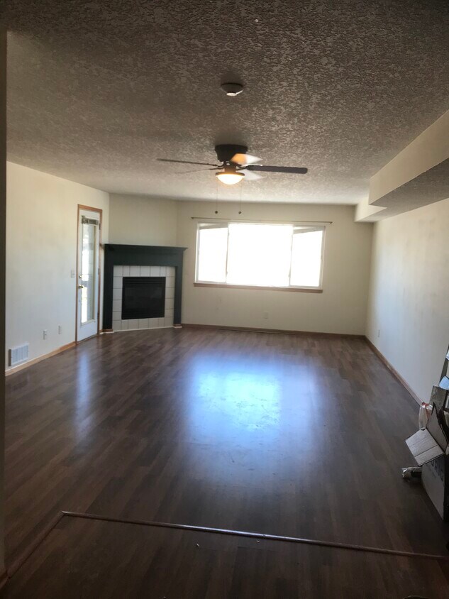 4155 Mallard Ct Unit 6, Bettendorf, IA 52722 Condo for Rent in