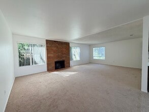 Building Photo - 711 Ivywood Dr