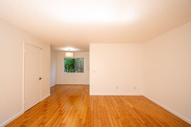 Building Photo - 12338 Oxnard St