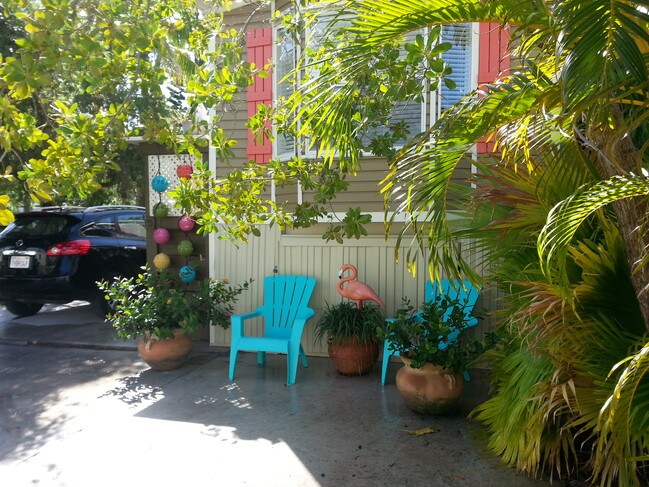 Complete with flamingo! - 55 Boca Chica Rd