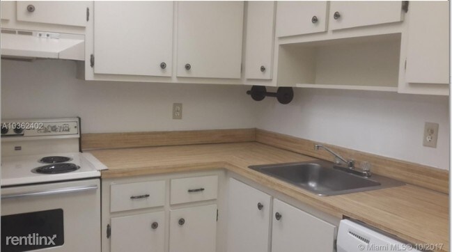 Foto del edificio - 7831 Miller Dr