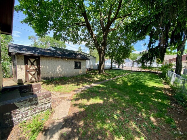 Foto del edificio - 780 Hillview Ave