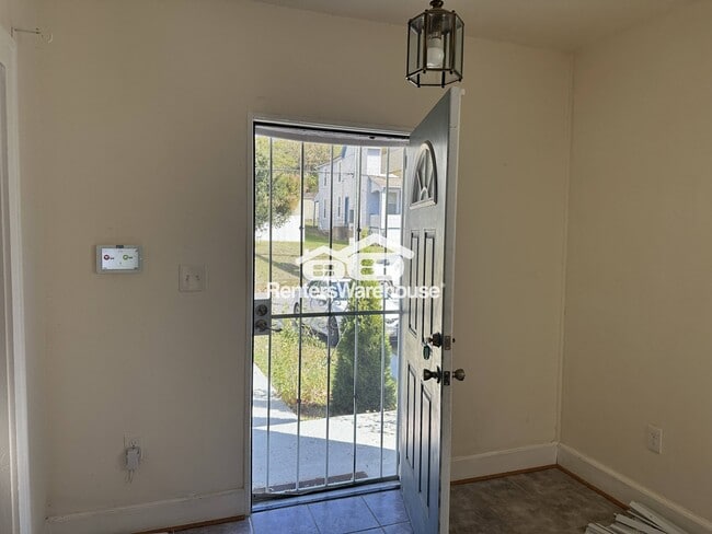 Building Photo - 3703 Parkside Dr