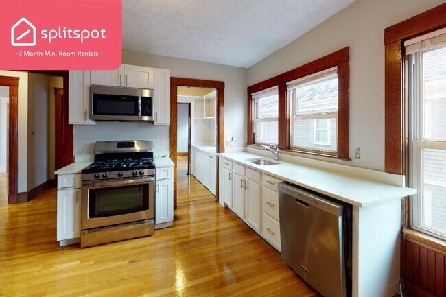 Foto del edificio - Private room in 6 bedroom Arlington Apartm...