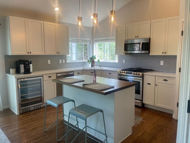 Building Photo - Beautiful 3-Bedroom Home Just Steps from W...