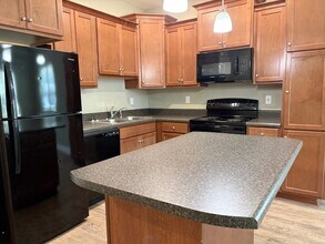 Building Photo - 2206 Cedarbrook Ct
