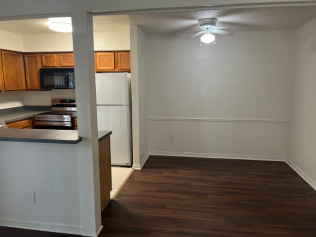 Foto del edificio - 2917 Antique Oaks Cir