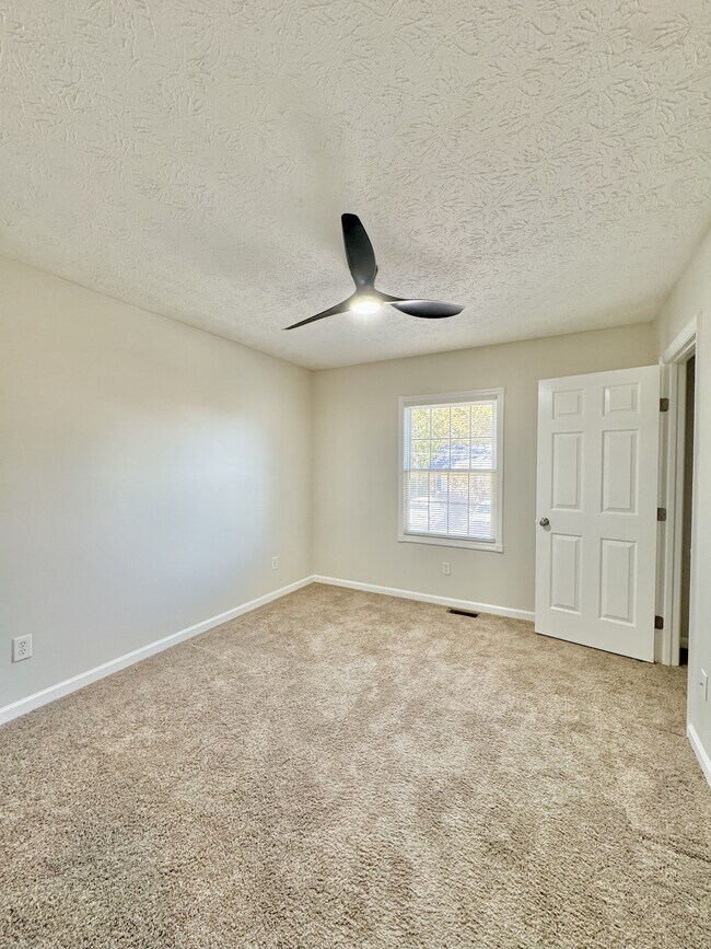 Foto del edificio - 550 Norwood Dr