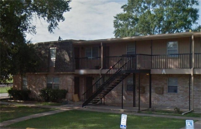 Foto del edificio - 104 E Waco St