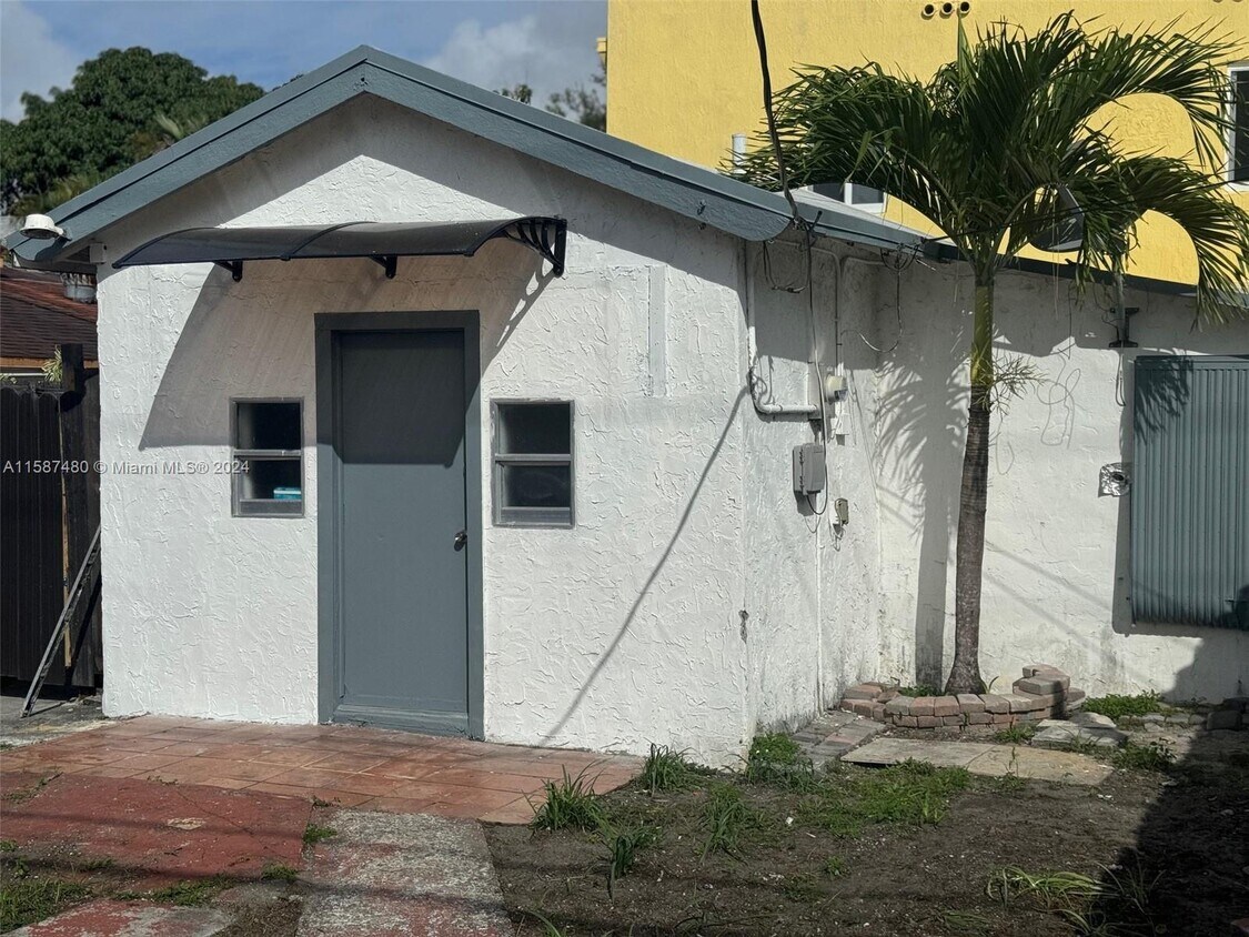 Foto principal - 844 SW 11th Ave
