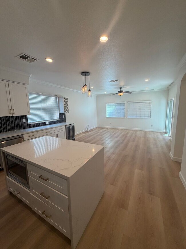 Foto del edificio - 4 Bedroom Home in Gated Community in Crocker Ranch with Downstairs Bedroom and Bathroom