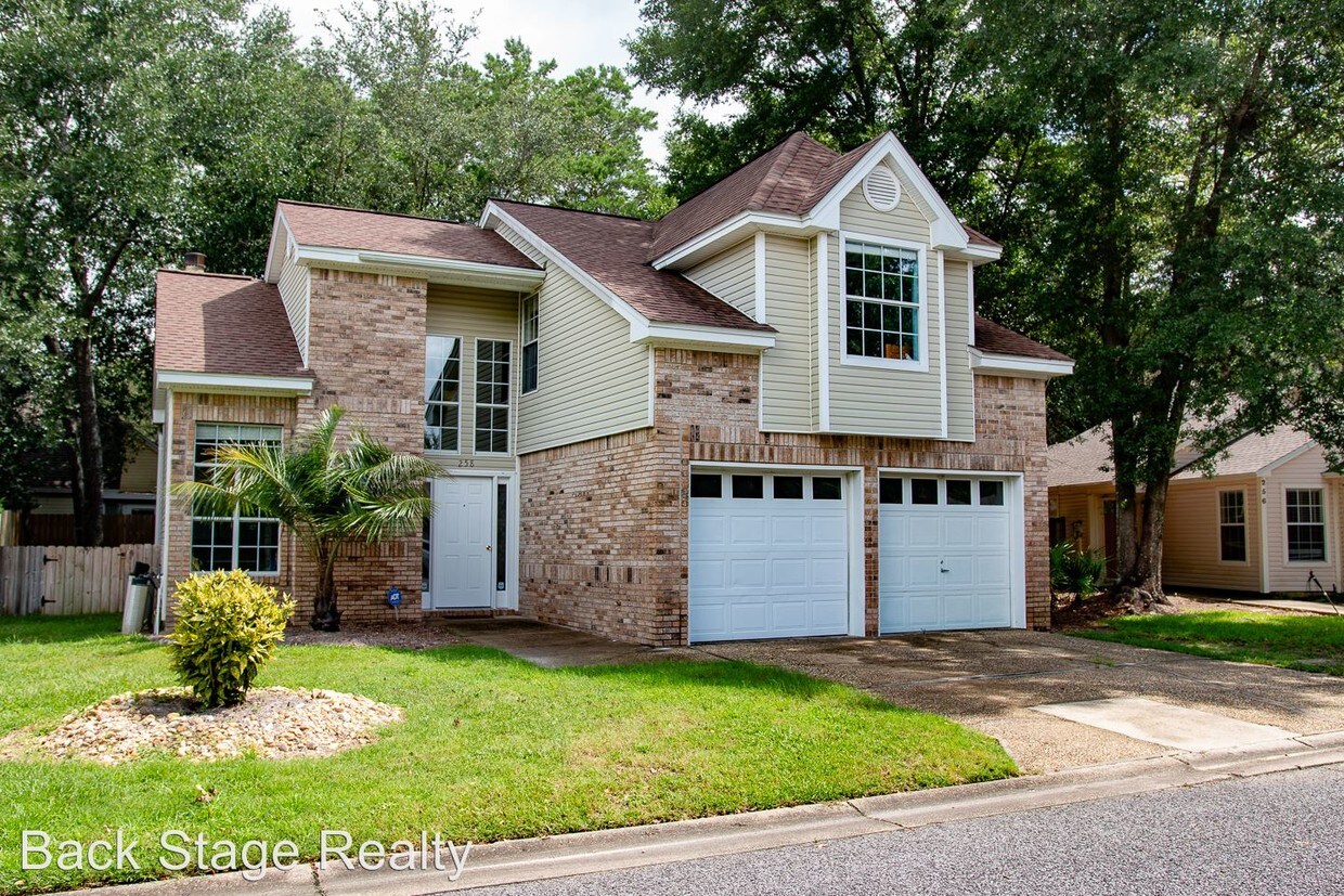 Primary Photo - 3 br, 2.5 bath House - 258 Parkwood Circle