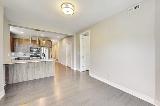 Building Photo - 2131 W Ohio St