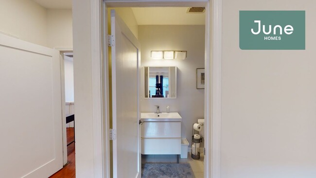 Building Photo - ROOM ONLY in 10-bed/9.0-bath Home