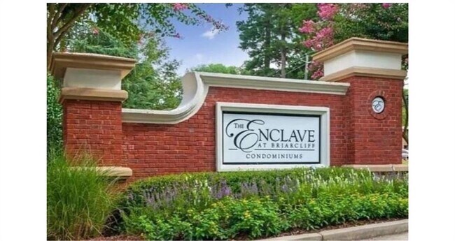 Foto del edificio - 5201 Westchester Ln NE