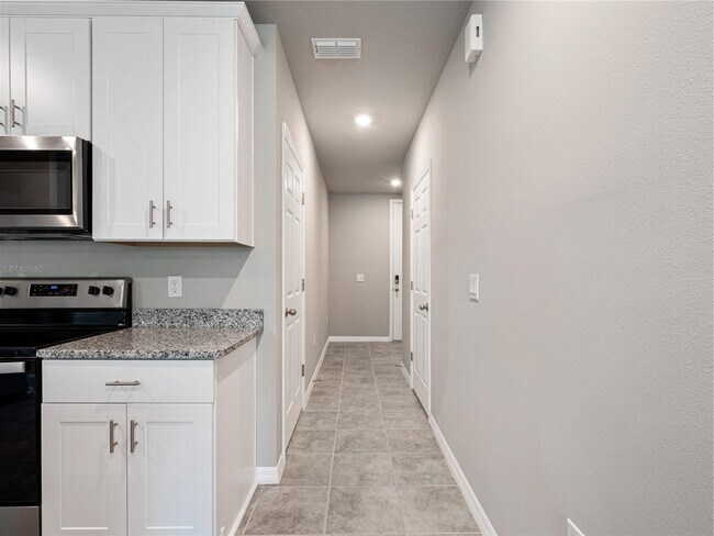Building Photo - 525 Legacy Lp