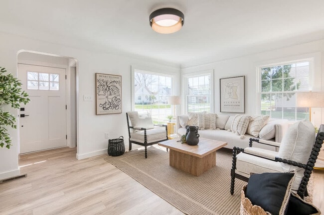 Building Photo - 2716 Lincoln Ave