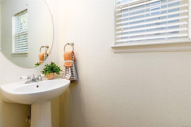 Foto del edificio - AMAZING 4 Bed 4 Bath Single Family Home in...
