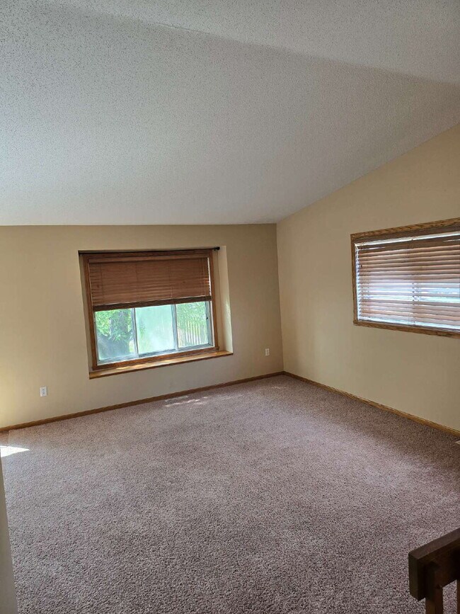 Foto del edificio - "Charming 3-Bedroom Fargo Home with 2 Full...