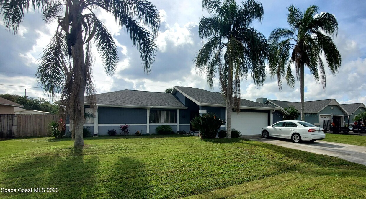 Foto principal - 662 Castaways St NE