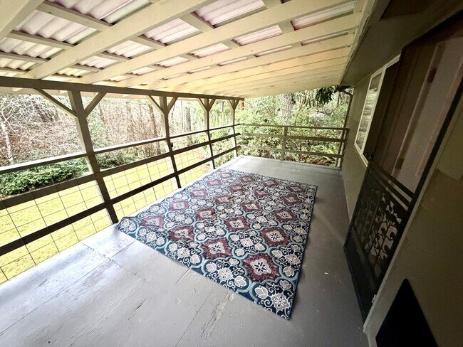 Foto del edificio - Peaceful Gig Harbor Home – Customizable Interior + Private Yard