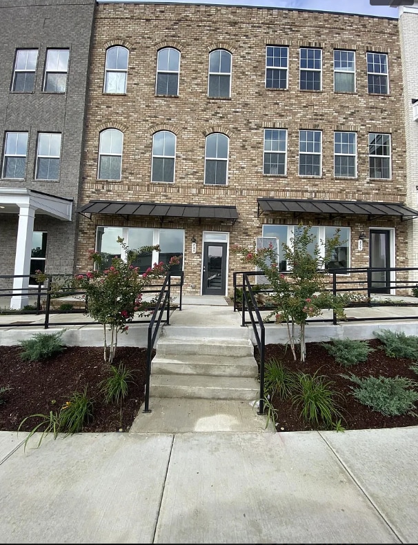Building Photo - 825 Westcott Ln
