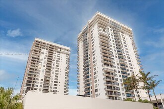 Building Photo - 2101 S Ocean Dr