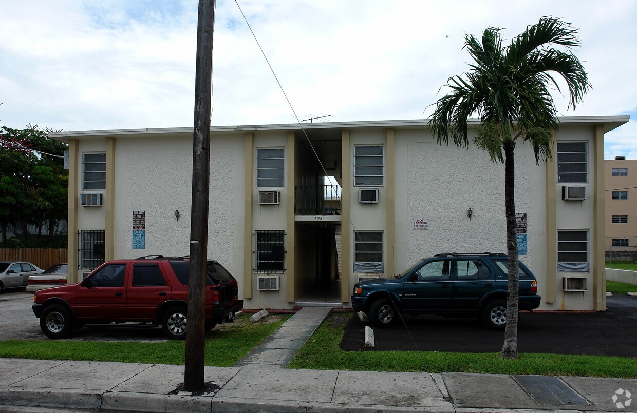 Foto principal - 728 NW 4th St