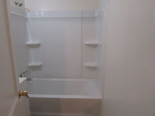 Building Photo - Spacious Three Bedroom