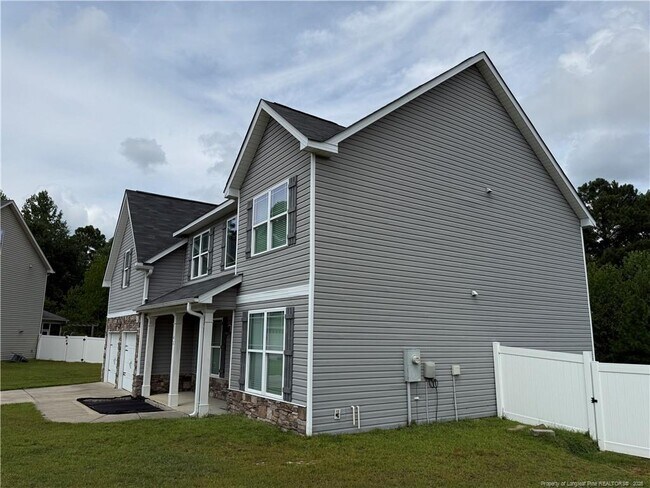 Building Photo - 42 Betsy Ross Ct