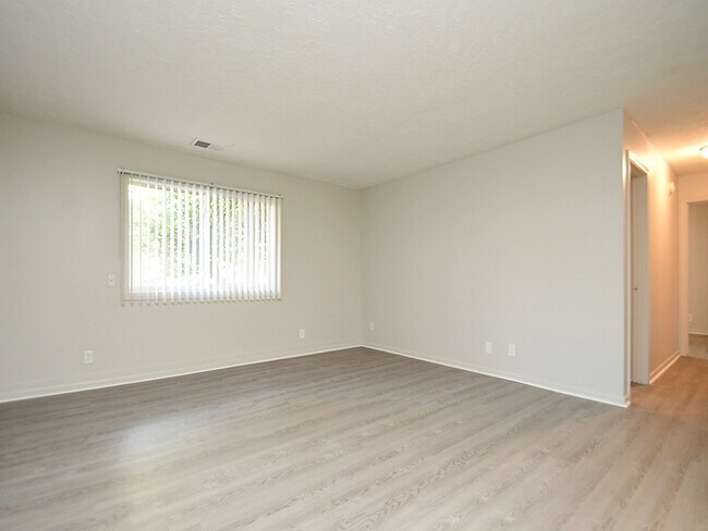 Foto del edificio - 2321 Benson Gardens Blvd