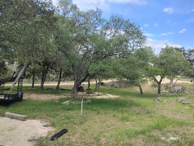 Building Photo - 750 Oak Meadows