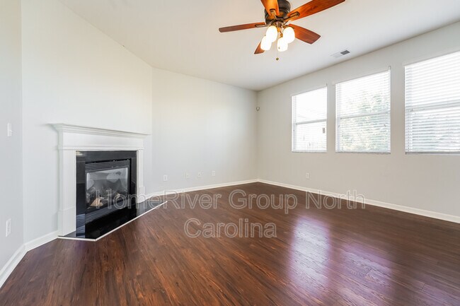 Foto del edificio - 7335 Lamplighter Close Dr
