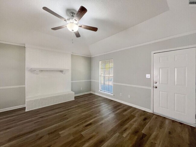 Building Photo - 10005 Riggan Dr