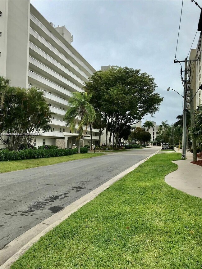 Foto del edificio - 2555 NE 11th St