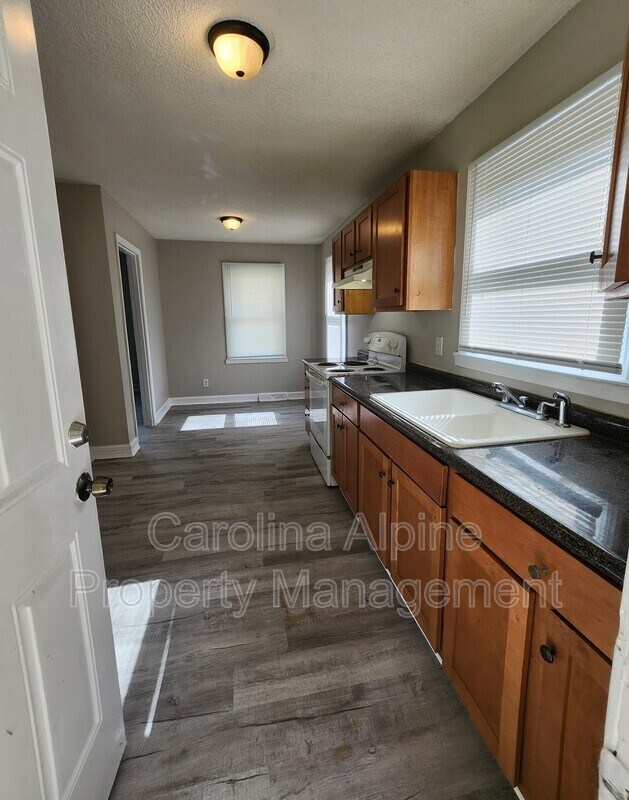 Foto del edificio - 1724 Griers Grove Rd
