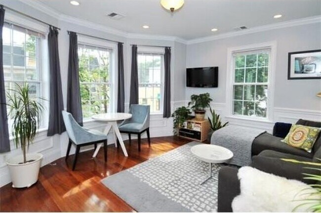 Foto del edificio - 613-615-615 Dorchester Ave