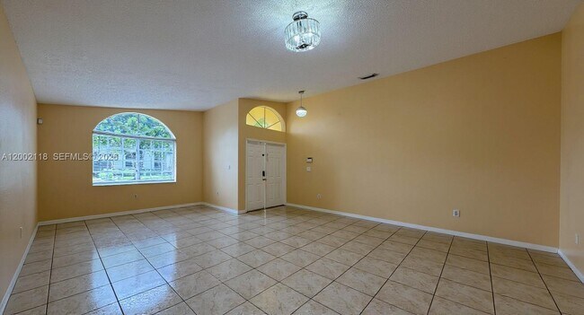 Foto del edificio - 15339 SW 32nd Terrace