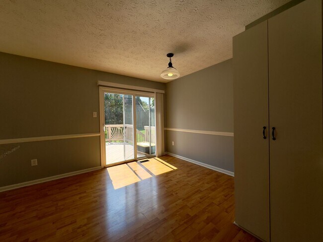 Foto del edificio - Charming 3Bed/2.5Bath Townhome in Owings M...