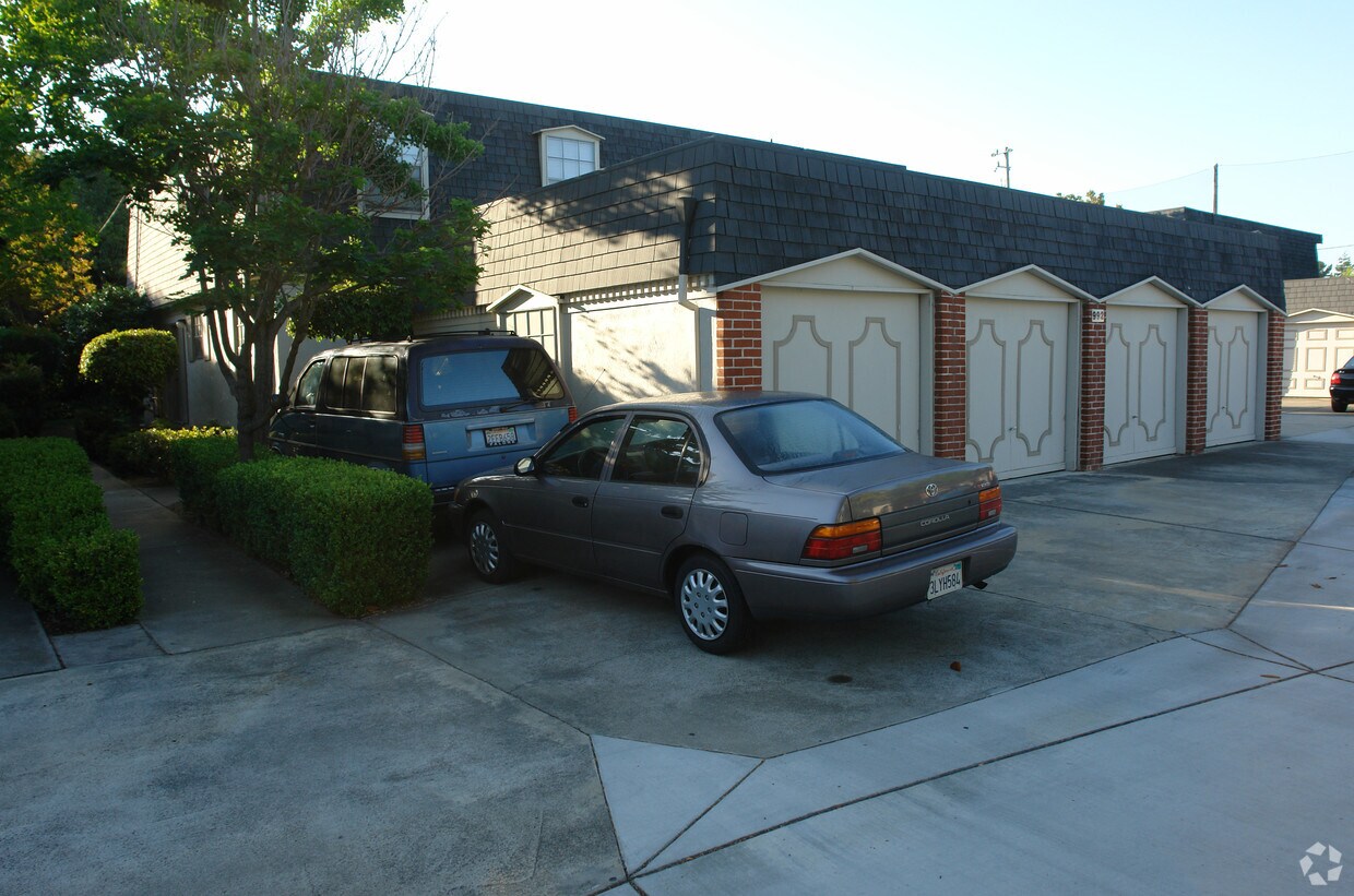 Foto principal - 992 Ponderosa Ave