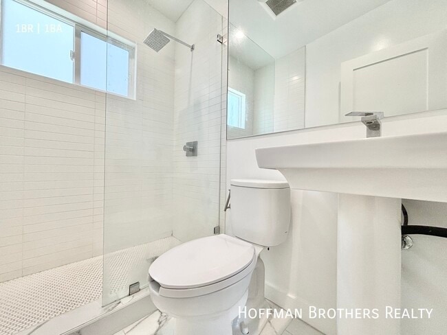 Building Photo - 20445 Saticoy St