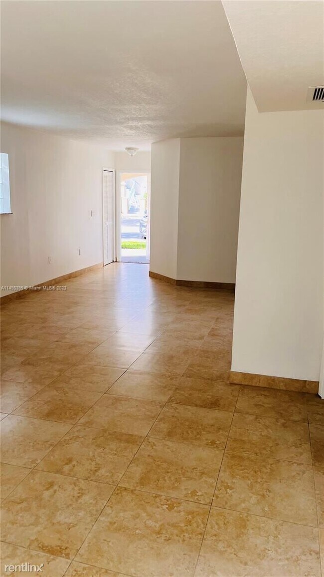 Building Photo - 3 br, 2 bath House - 2911 SE 13th Rd # 106-40
