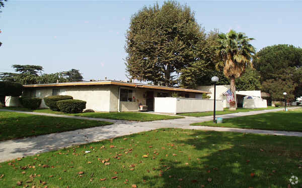 Foto del edificio - Santa Fe Senior Apartments