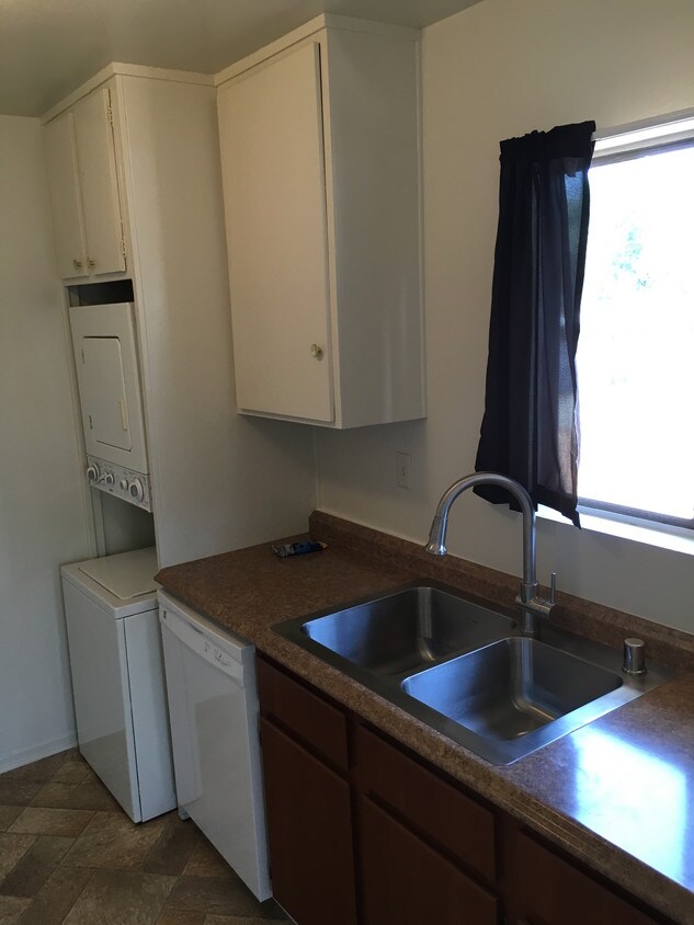 Primary Photo - 2525 Price Dr