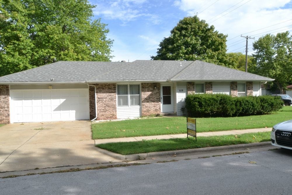 Primary Photo - 3 Bedroom 1.5 Bath House for Rent