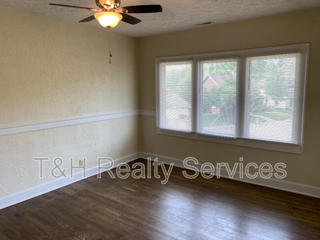 Foto del edificio - 3504 E Fall Creek Pkwy N Dr