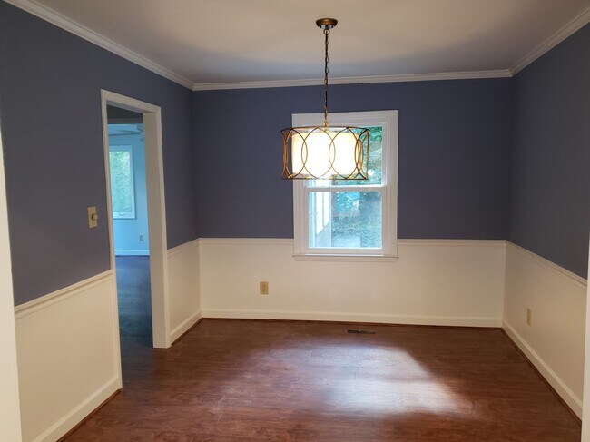 Dining Room - 100 Rosehaven Dr
