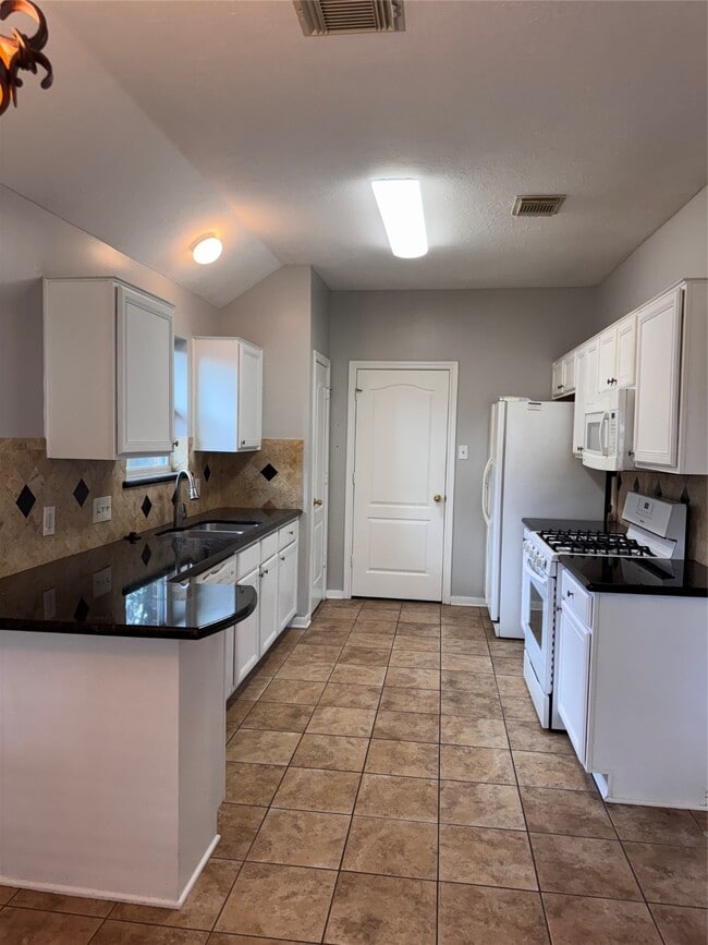 Building Photo - 21135 Woodland Green Dr