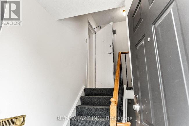 Building Photo - 1397 Ritson Rd S