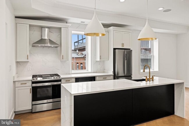 Building Photo - 1709 21st St NW